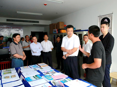 市委常委、副市长谢忠带领客商来我校考察交流